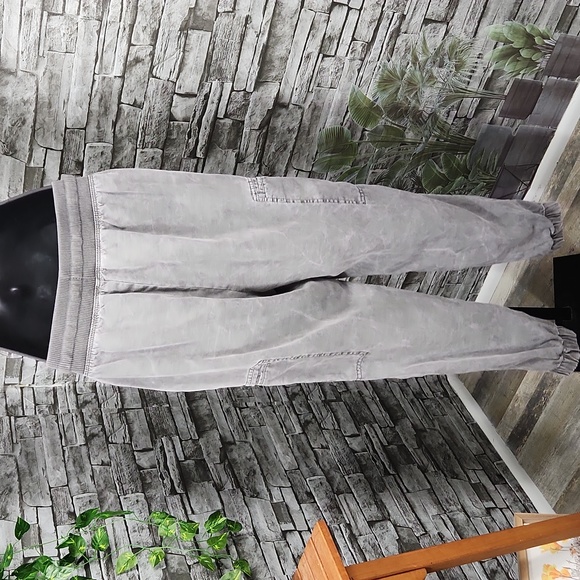 Aerie Essential Cargo Twill Jogger - Picture 7 of 9